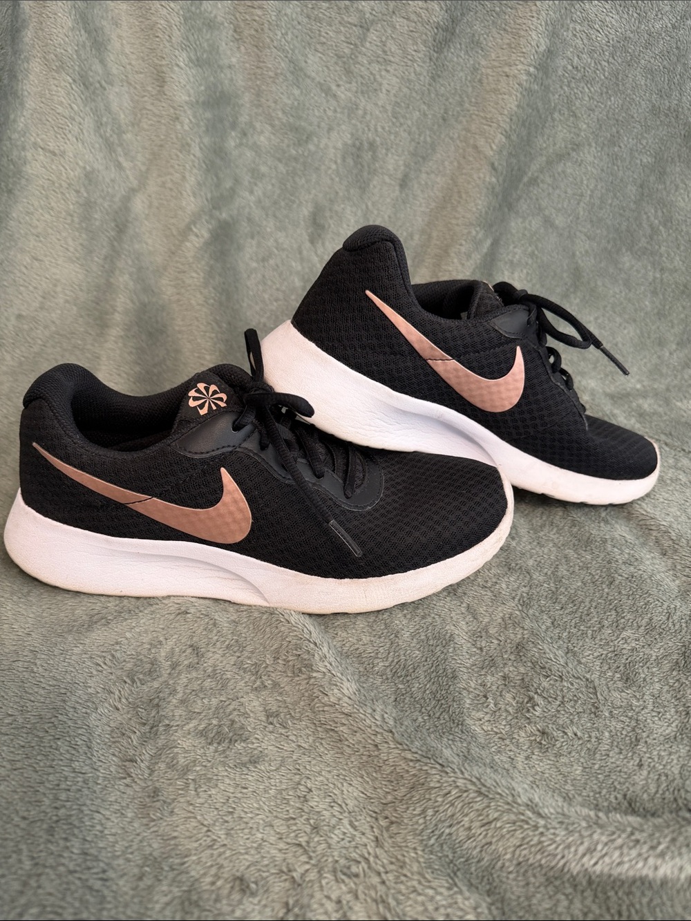 Nike Women’s Black Sneakers with Metallic Pink Swoosh